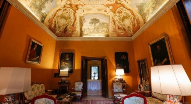 Történelmi villa, Caravaggio-freskóval eladó
